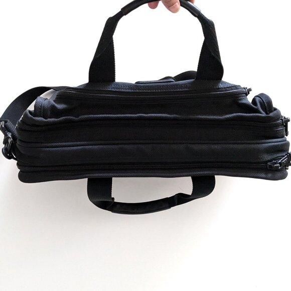 TUMI Slim Portfolio laptop travel bag - Picture 3 of 9